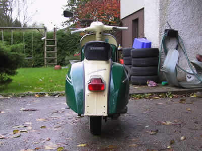 Vespa 180 Super Sport, Baujahr 1965, Heckansicht grün-creme