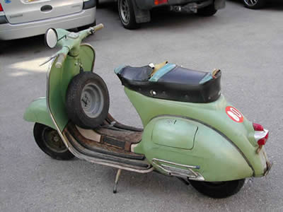 Vespa VNB vor der Restauration, verwittert grün