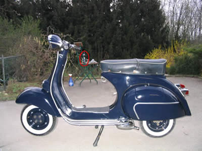 Vespa VNB6 nach der Restauration, dunkelblau lackiert